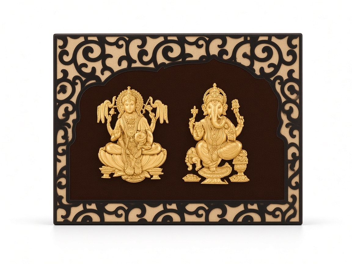 24kt gold leaf artwork of Trio Stand